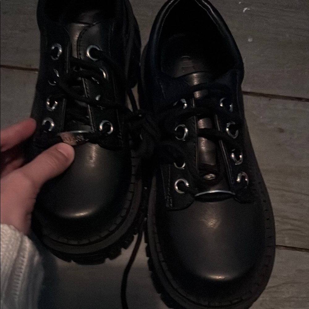 Black teen craft lace up shoes new size 6